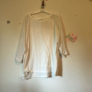 White textured a sleeve T-shirt